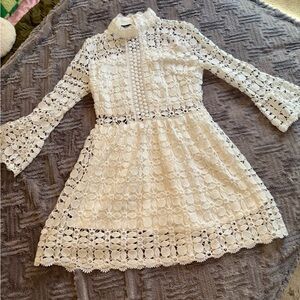 Women’s White Lace Long-Sleeve Dress